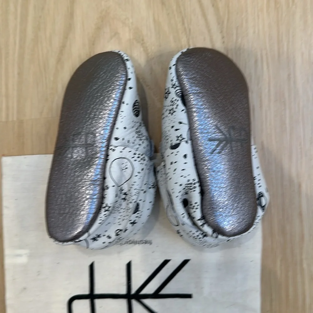 New freshly picked by oh joy moccasins size 4